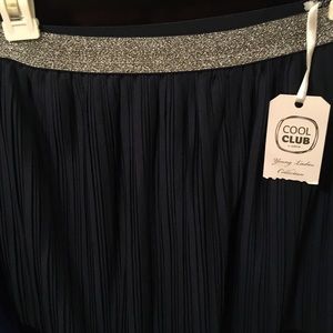 A blak skirt whith tag , new